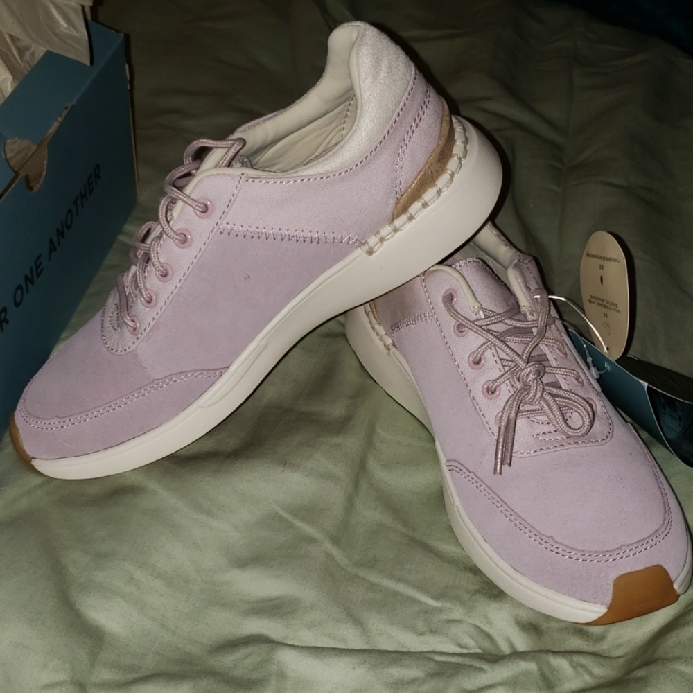 Sneakers - Picture 3 of 4